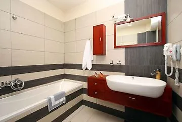 Chrispy Deluxe Wing 3* Kolimvárion