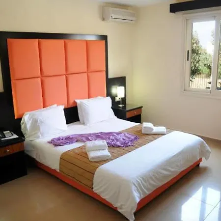 Hotel Chrispy Deluxe Wing 3*